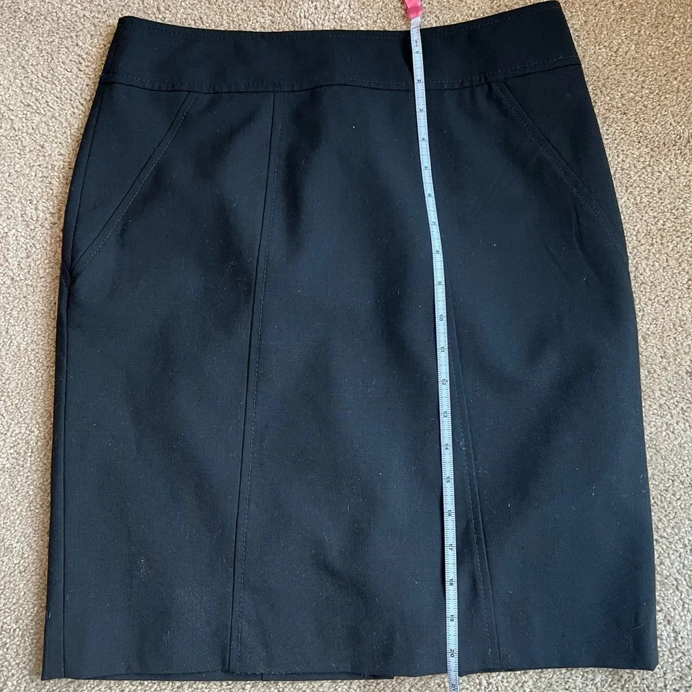 Black Loft Pencil Skirt size 4 closet staple Capsule Wardrobe - Picture 5 of 6